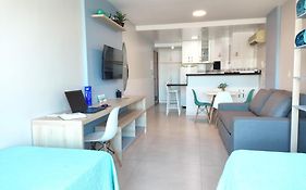 Pé na areia na Prainha, piscina, ar e cozinha completa